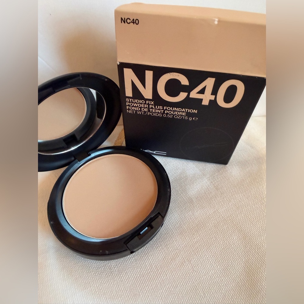 MAC Cosmetics Studio Fix Powder Plus Foundation NC40
